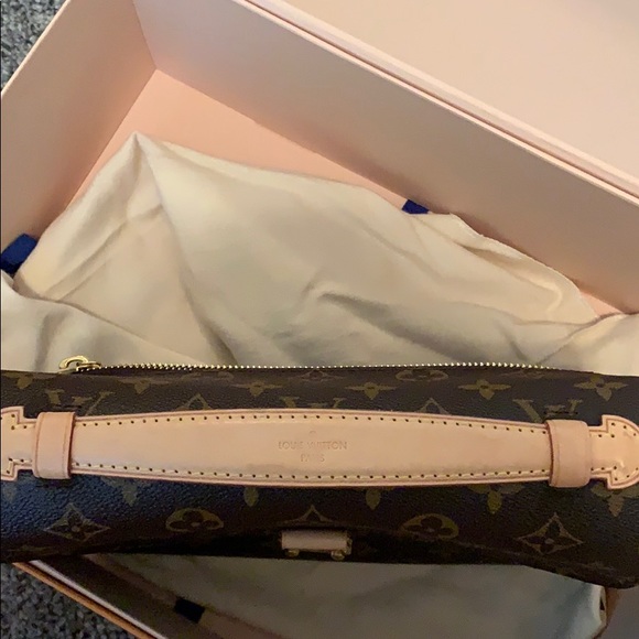 $1750 Louis Vuitton Pochette Métis with Twilly - Picture 7 of 8